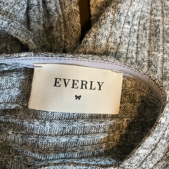 Everly Long Sleeve Cold Shoulder Gray Top Size Small - Picture 6 of 6